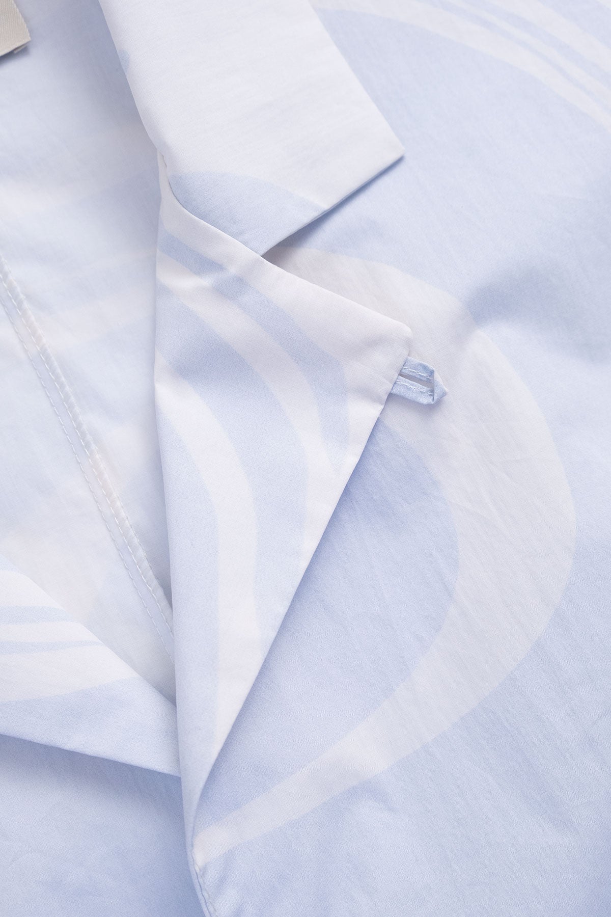 Convertible Boxy Camp Collar in Marble Sky