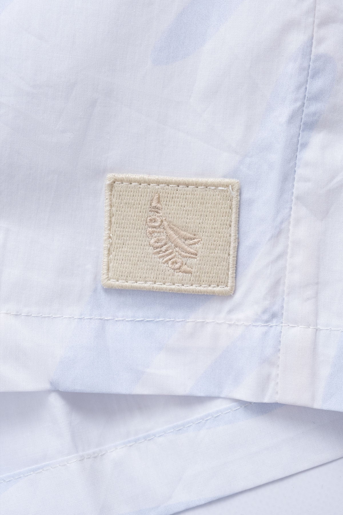 Convertible Boxy Camp Collar in Marble Sky