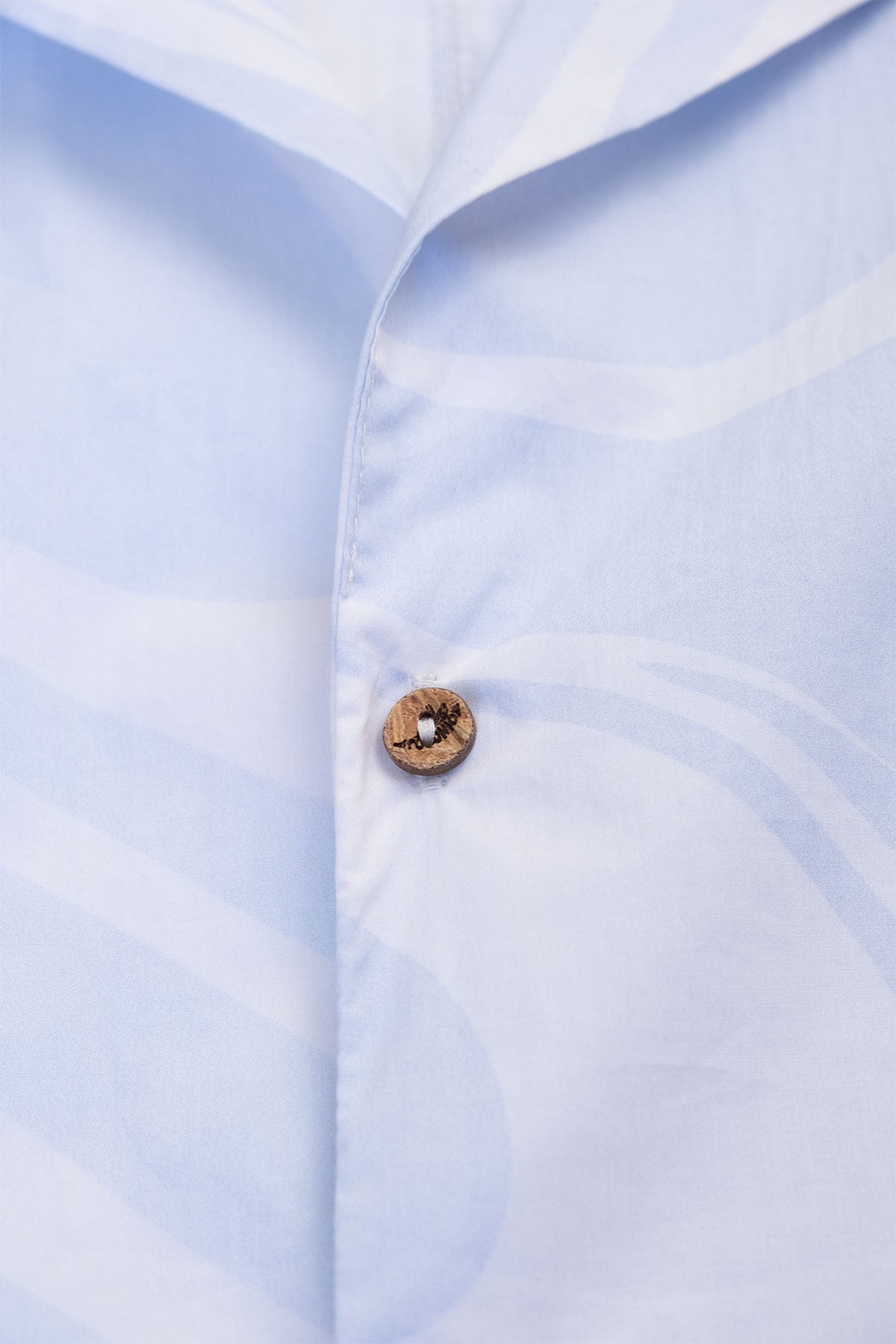 Convertible Boxy Camp Collar in Marble Sky